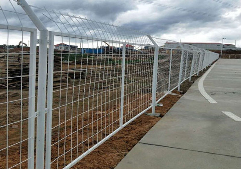The Versatile Applications of Wire Mesh Fence